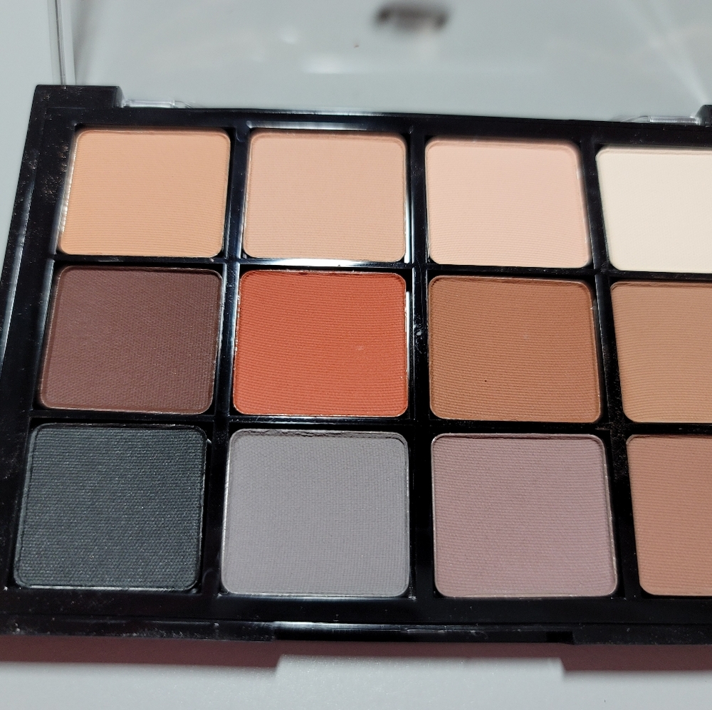 Eyeshadow - Picture 8 of 9